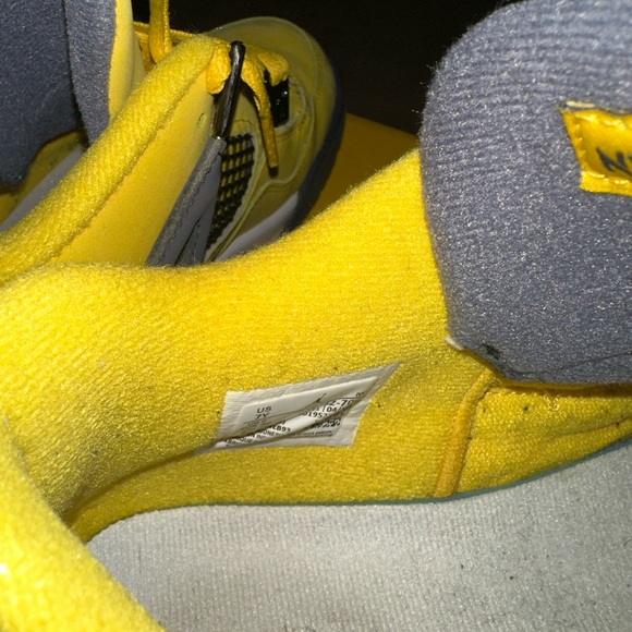 Jordan Retro 4 lighting yellow size 7 youth preowned with original box - Picture 5 of 7